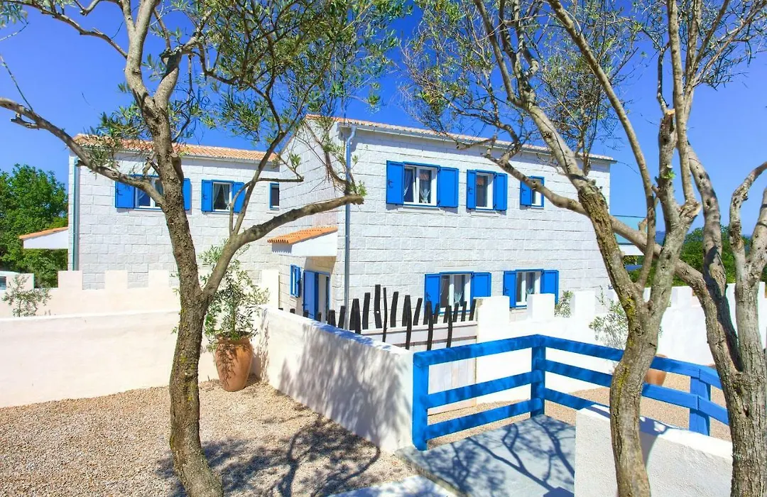 Pax Houses-1