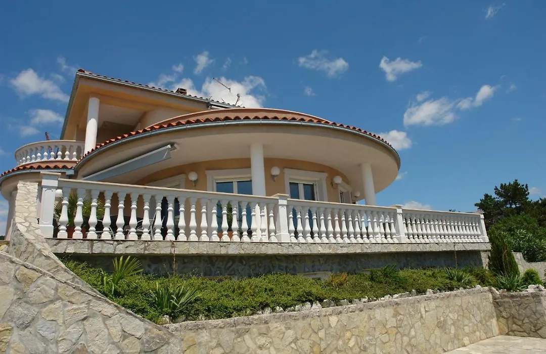 House Ceca-1