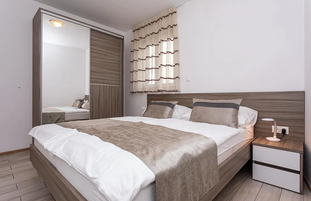 Apartments Crnekovic Tomislava 8-1