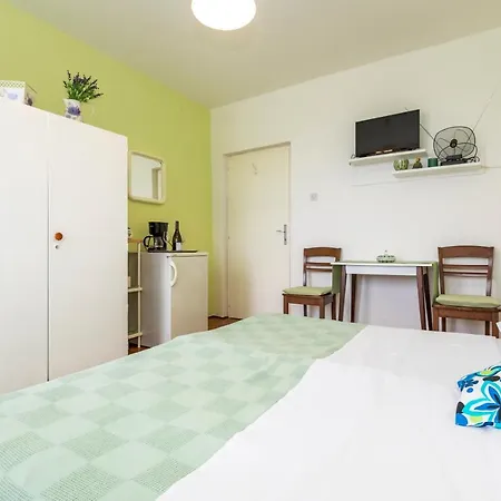 Muzic Budget Double Room-2