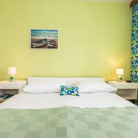 Muzic Budget Double Room-3