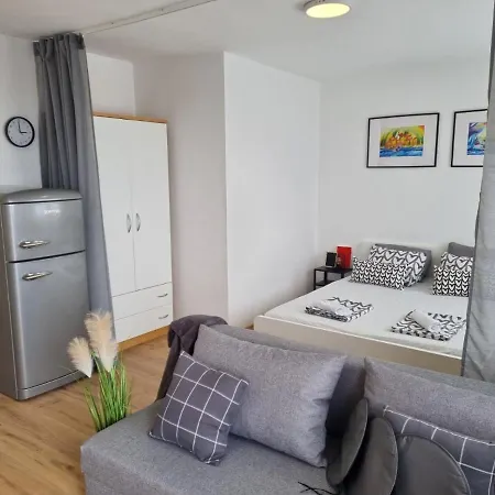 Apartmani Mali-3