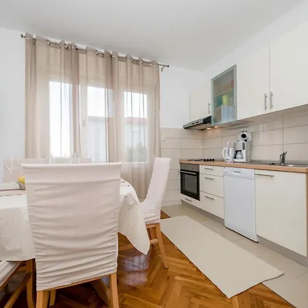 Apartments Ljubica Banjol-3