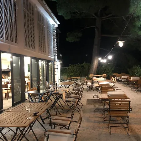 La Villa - Beach House & Rooms-3