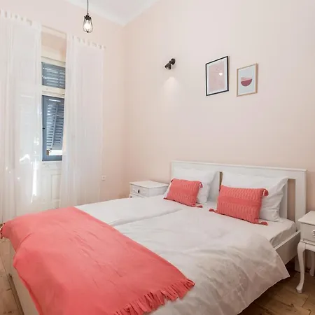 Urban Jungle Central Apartman-3