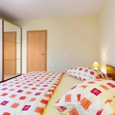 Beautiful Home In Palit With 4 Bedrooms And Wifi-3