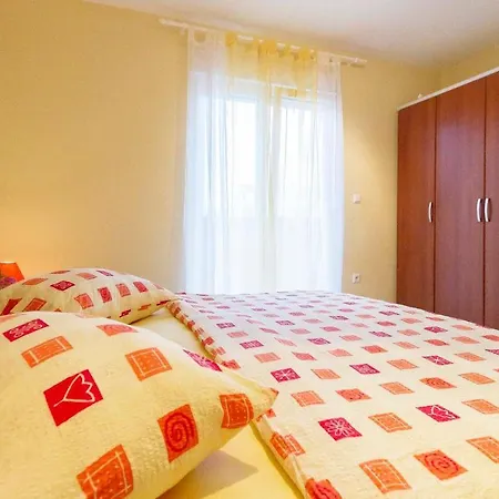Beautiful Home In Palit With 4 Bedrooms And Wifi-2