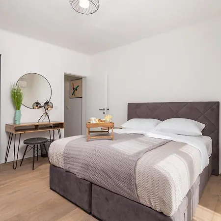 Apartman Rhea-2