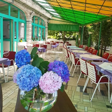 Restaurant & Pansion Duda-2
