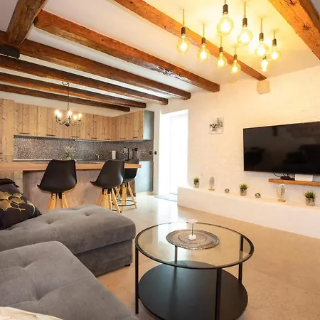 Casa Scala - 5* House In The Old Town Centre-3