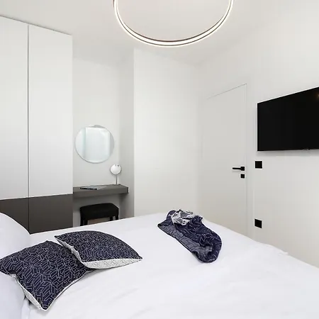 Blue Dot Apartment-3