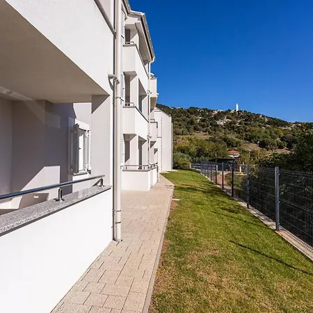 Apartments Crnekovic Tomislava 8-2