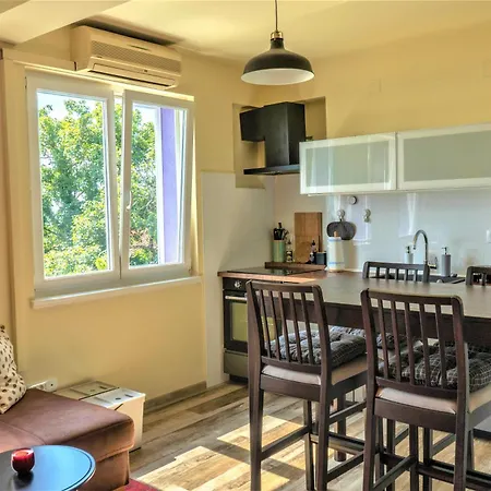 Apartment Near Beach With Sea View - Free Parking-3