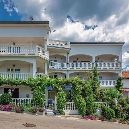 Beach Front Apartment In Crikvenica With Wifi-2