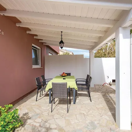 3 Bedroom Lovely Home In Rab-3