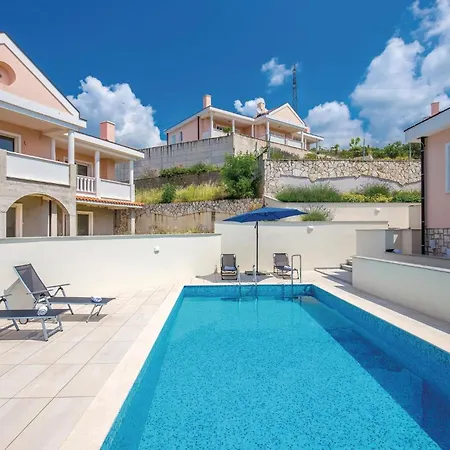 2 Bedroom Cozy Apartment In Crikvenica-2