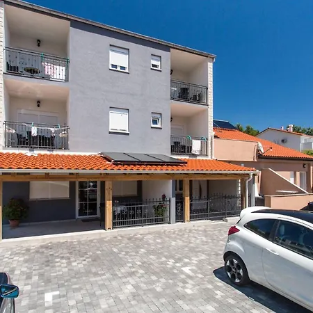 Apartments Bernardeta 1-3