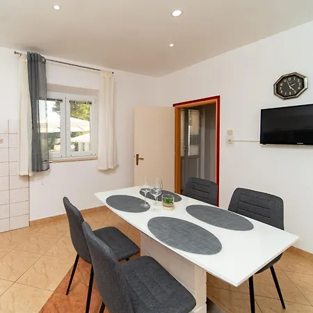 Apartments Lores-2
