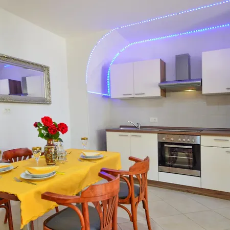 Apartment Andrea By Interhome-2