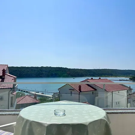 Apartments Palit Rab-3