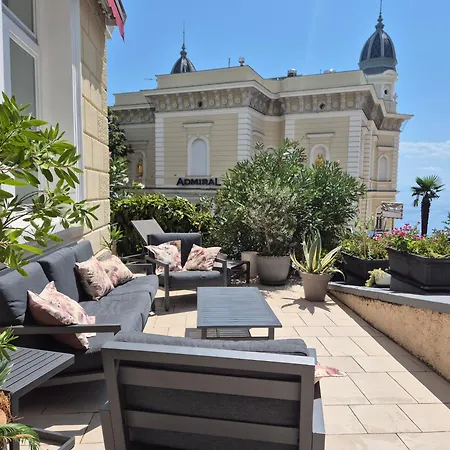 Superior Seaview Apartment-2
