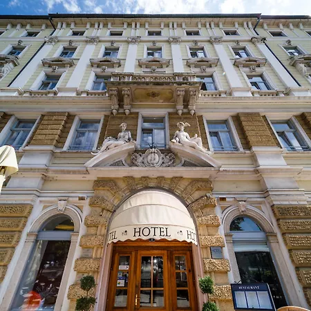 Cont- Luxury Heritage Apartment-2