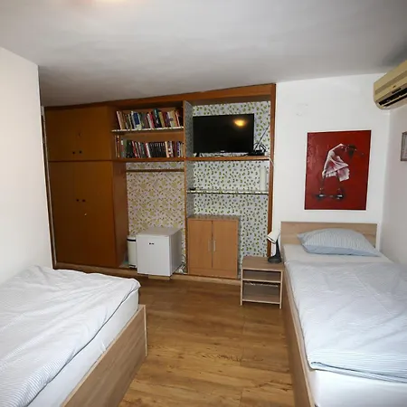 Odeon Apartment And Rooms-3