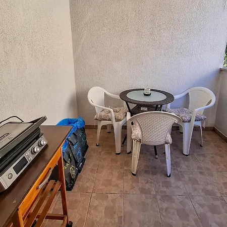 1 Bedroom Nice Apartment In Mali Losinj-3