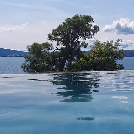 Sea House Pool & Jacuzzi - Privilege Point Camping & Villas-2