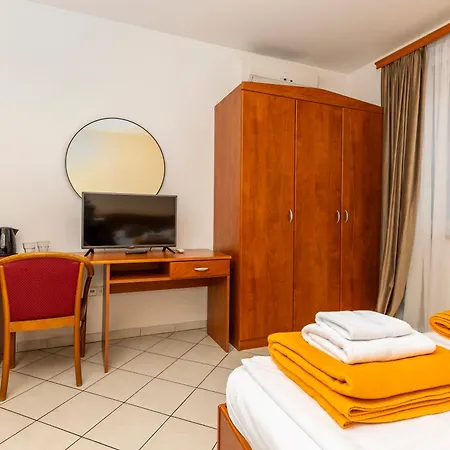Guesthouse Villa Adria-2