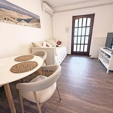 Family Apartments Monika - Sea View - Heated Pool II-2