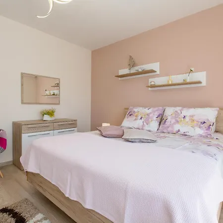Apartments Luka-2