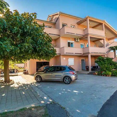 Apartments And Room Ljubica-2