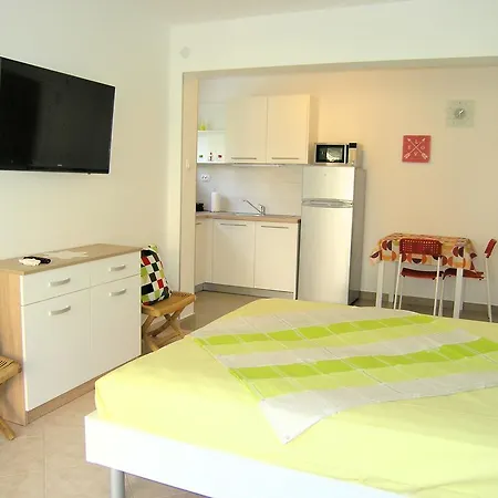 Apartments Leo-3