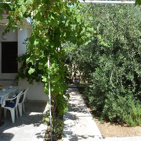 Apartments Sersic Baska I-3