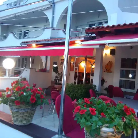 Garfild Guest House-2