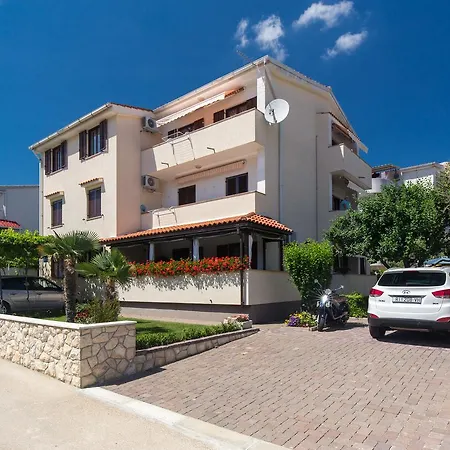 Apartments Dujmovic Ivo 1-3