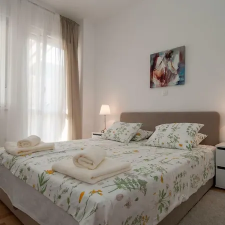 Iva, Opatija Centar-2
