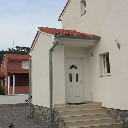 Nina Villa-3