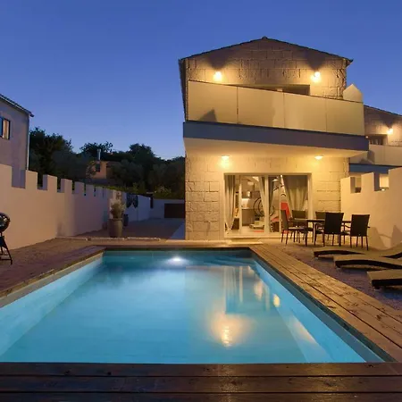 Pax Houses-3