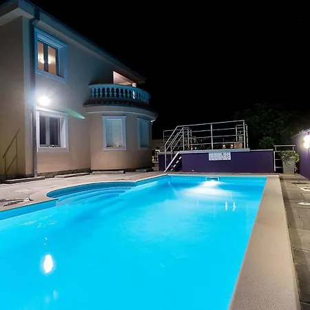 House Ceca-3