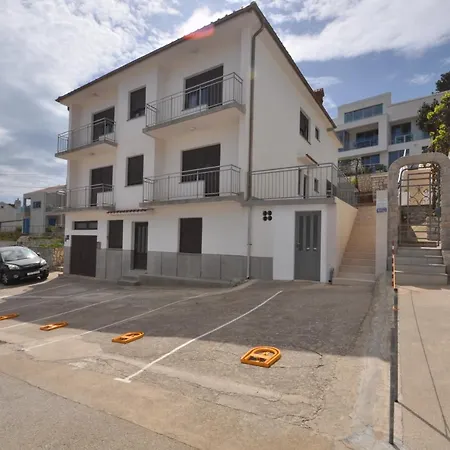 Design Apartments 3&4-3