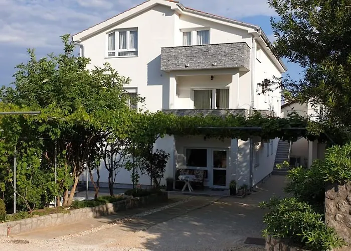 Apartments And Rooms Ivana Krk Town