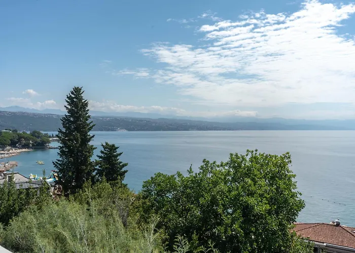 Apartment With Seaview Opatija