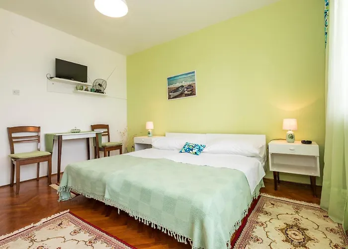 Muzic Budget Double Room Mali Lošinj