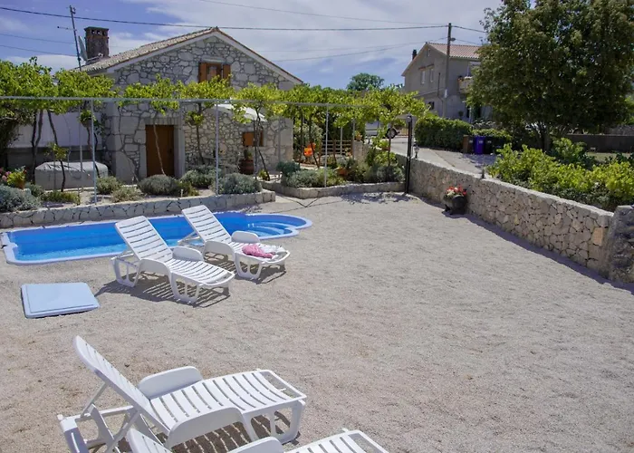 Traditional Stone House St.Anton Malinska con Piscina