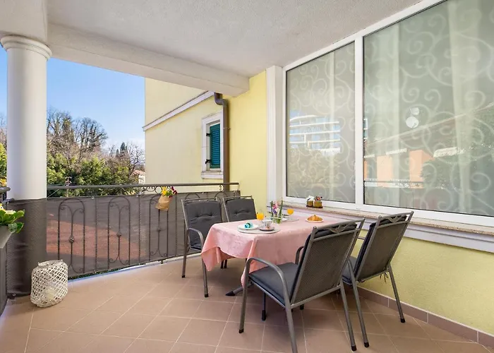 Blue Dream Studio Apartment With A Pool Opatija