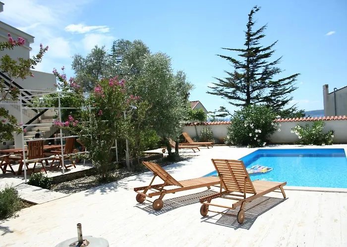 Apartment Tea With Private Pool Krk Town che accetta animali