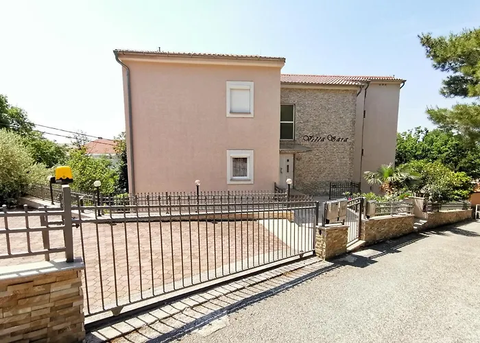 Villa Sara 1, 50 M From The Beach, Balcony And Sea View, Private Parking Crikvenica