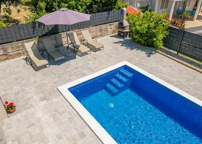 Apartments Villa "Aurea" With Pool Krk Town